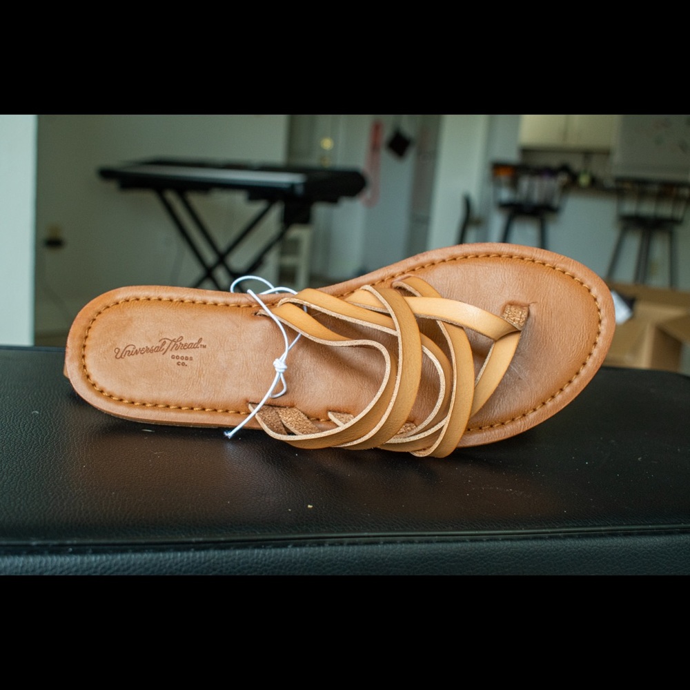 Universal Thread Sandals BRAND NEW Size 8